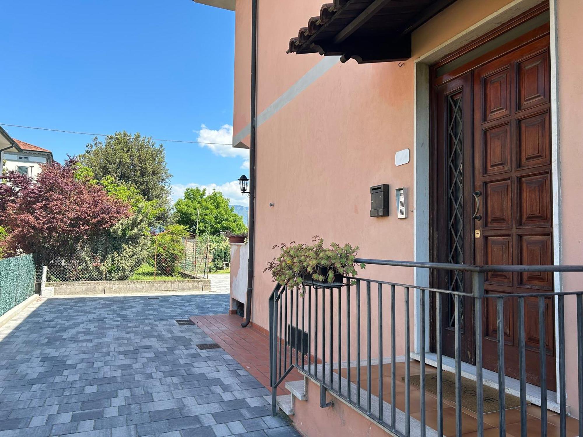 Albi'S House,Terrazza ,Wi-Fi, Parcheggio, Ac Lejlighed Lucca Eksteriør billede